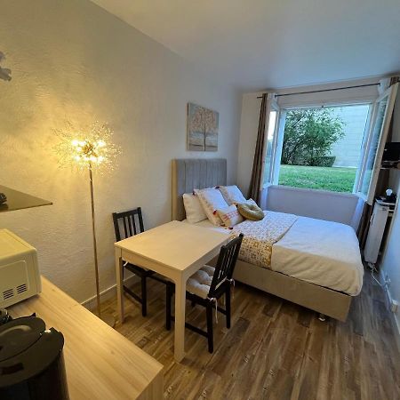 Studio Situe A 5 Min Du Chateau De Versailles Et Stationnement Gratuit Екстериор снимка
