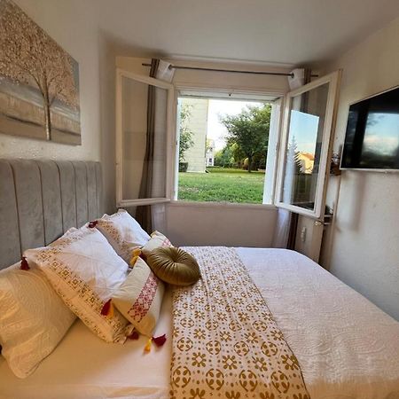 Studio Situe A 5 Min Du Chateau De Versailles Et Stationnement Gratuit Екстериор снимка