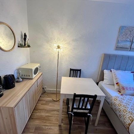 Studio Situe A 5 Min Du Chateau De Versailles Et Stationnement Gratuit Екстериор снимка