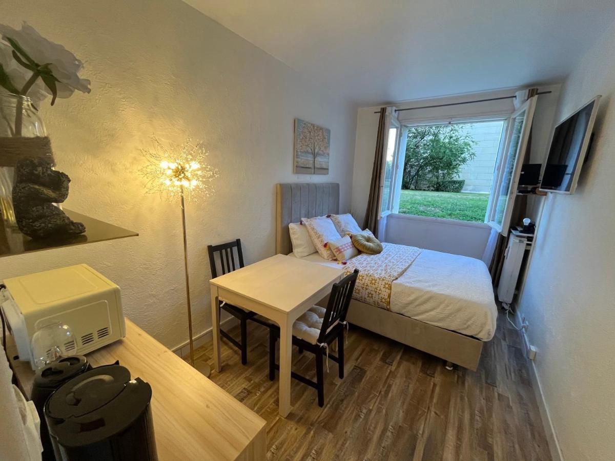 Studio Situe A 5 Min Du Chateau De Versailles Et Stationnement Gratuit Екстериор снимка