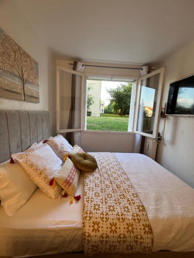 Studio Situe A 5 Min Du Chateau De Versailles Et Stationnement Gratuit Екстериор снимка